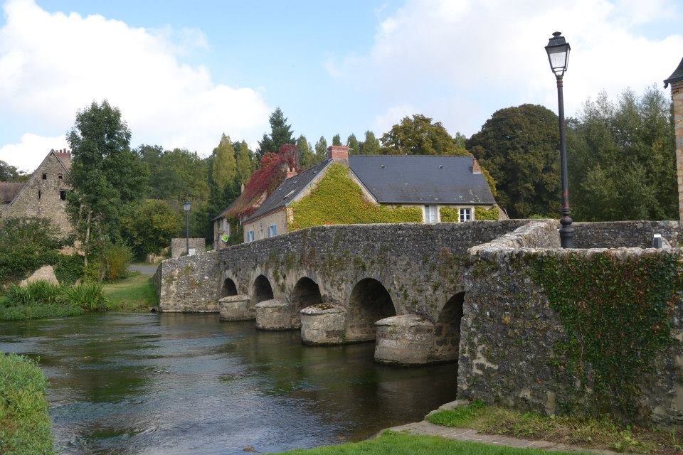 vieux pont d'Asnières sur Vègre